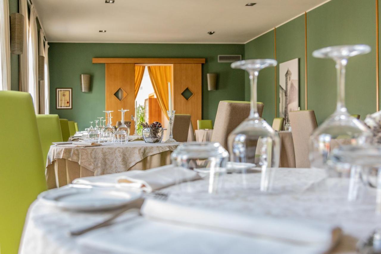 Hotel Cortese Armeno ภายนอก รูปภาพ