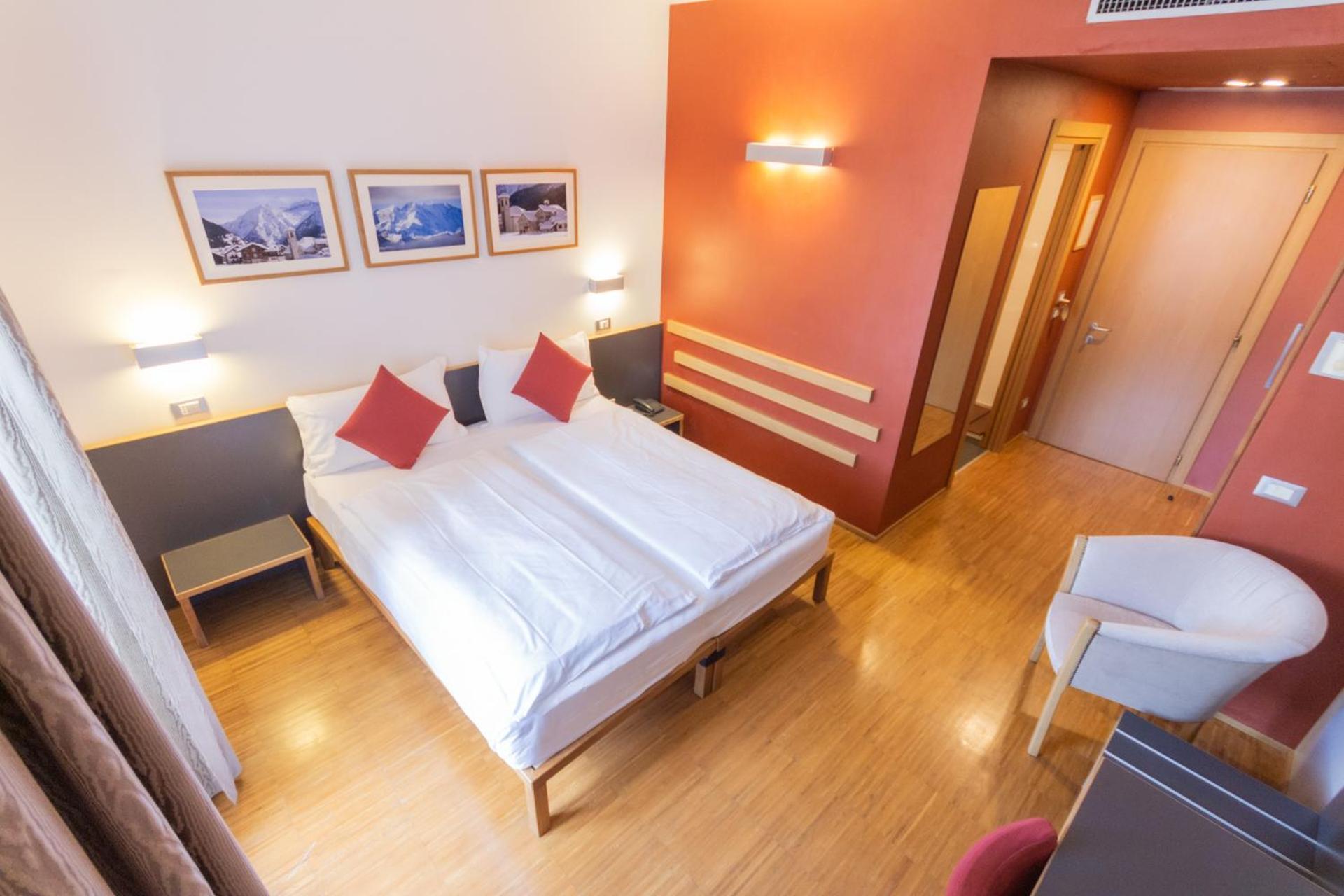 Hotel Cortese Armeno ภายนอก รูปภาพ