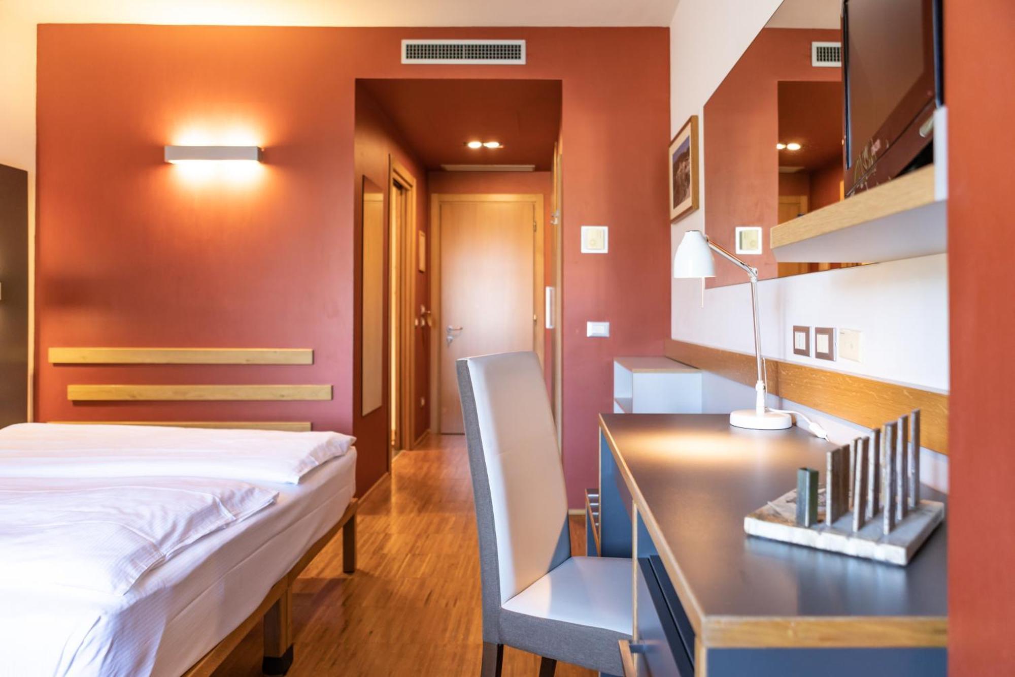 Hotel Cortese Armeno ภายนอก รูปภาพ