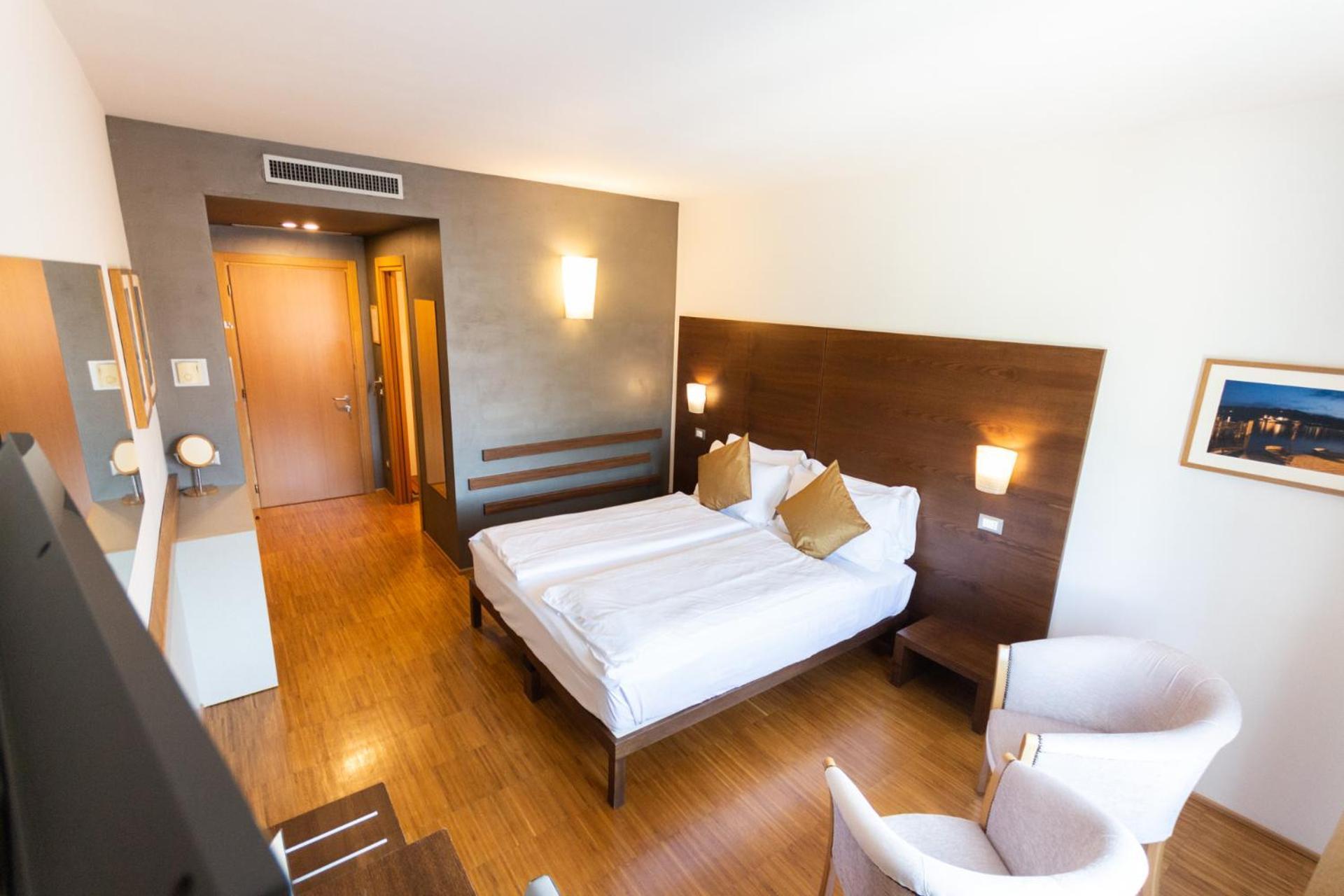 Hotel Cortese Armeno ภายนอก รูปภาพ