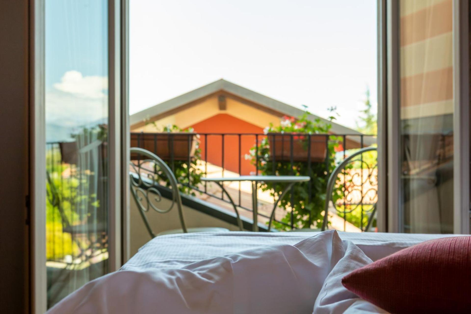 Hotel Cortese Armeno ภายนอก รูปภาพ