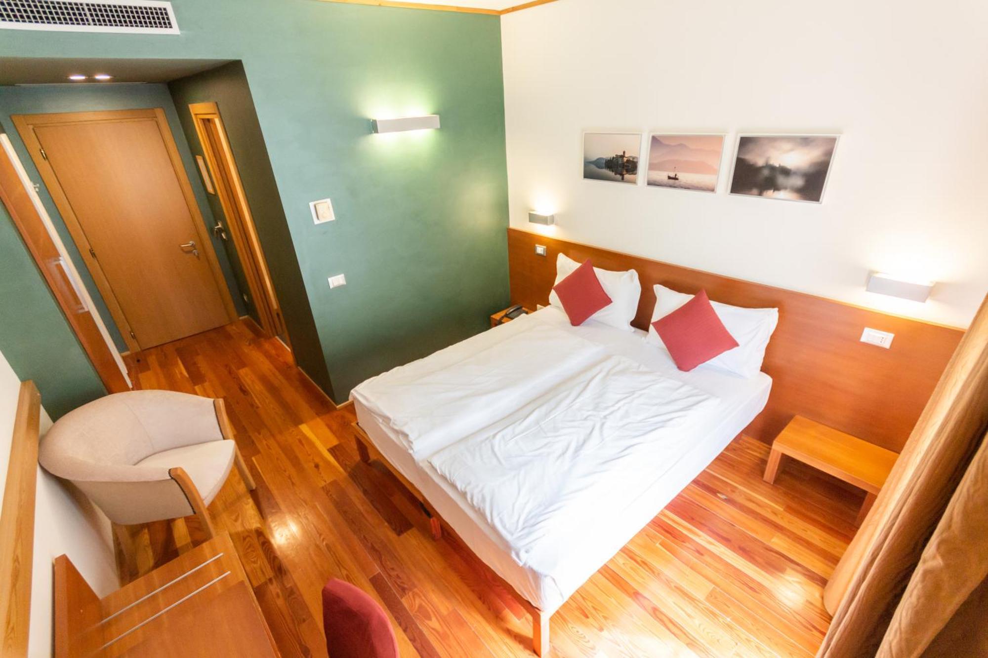 Hotel Cortese Armeno ภายนอก รูปภาพ