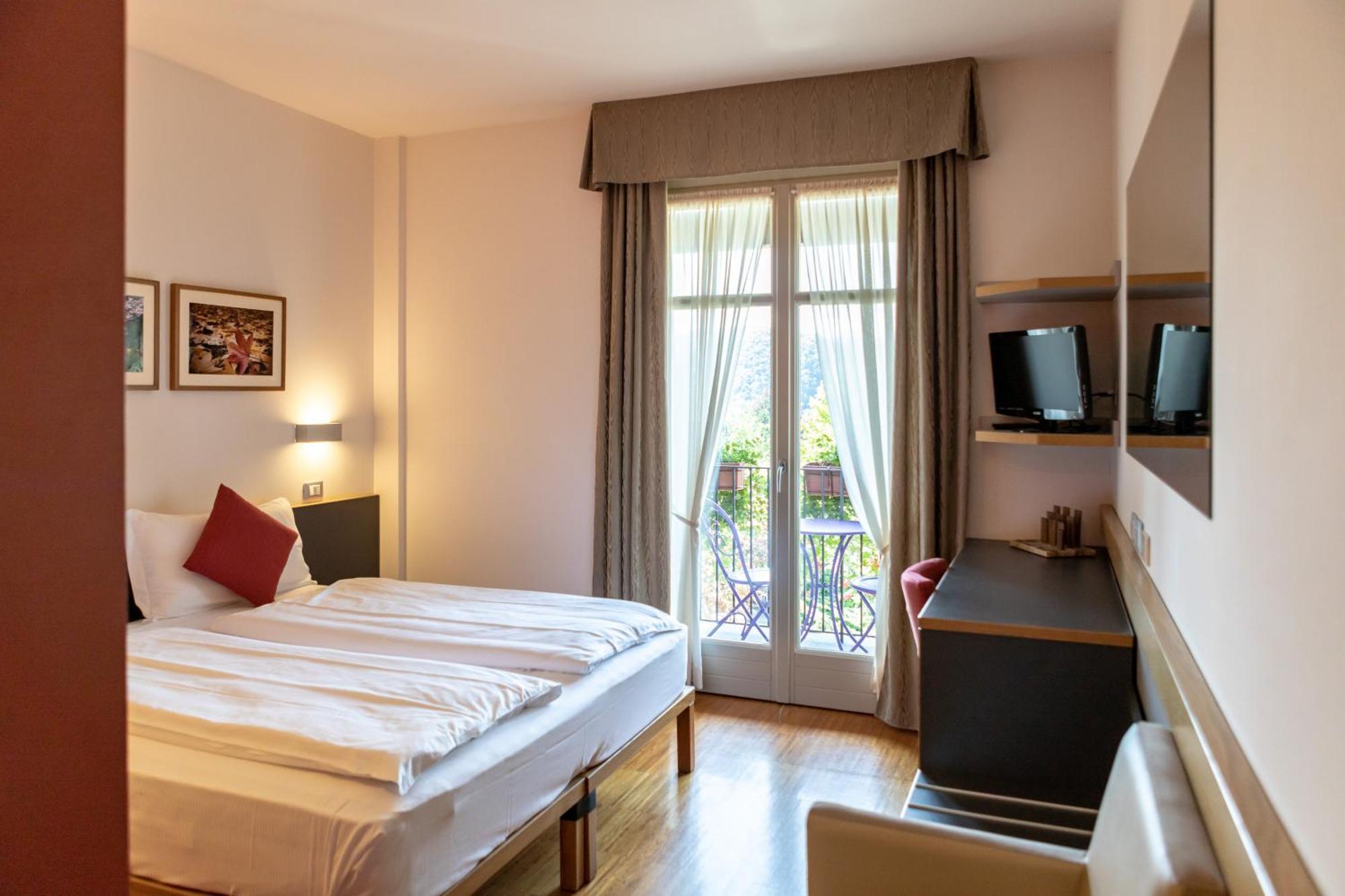 Hotel Cortese Armeno ภายนอก รูปภาพ