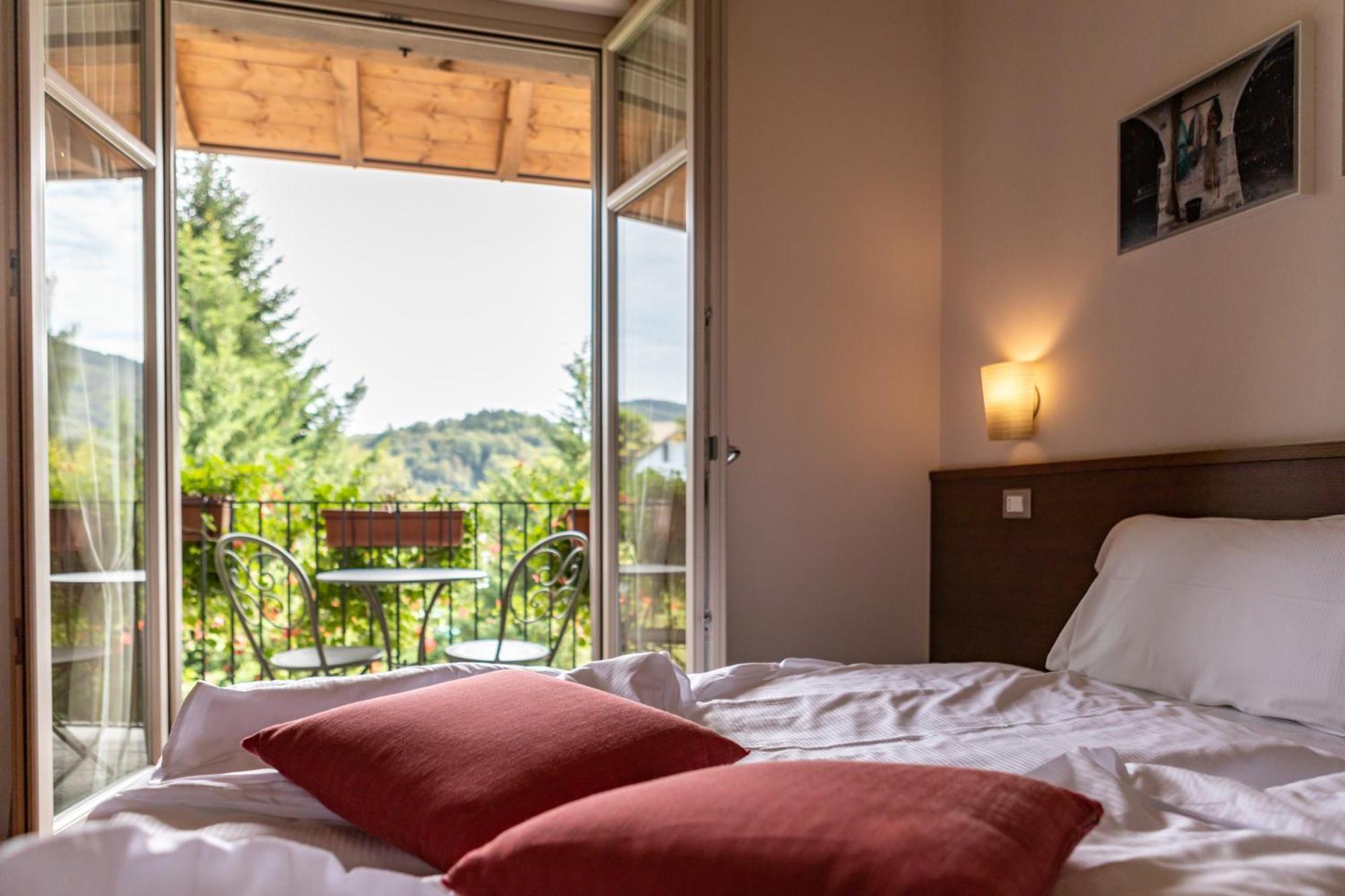 Hotel Cortese Armeno ภายนอก รูปภาพ