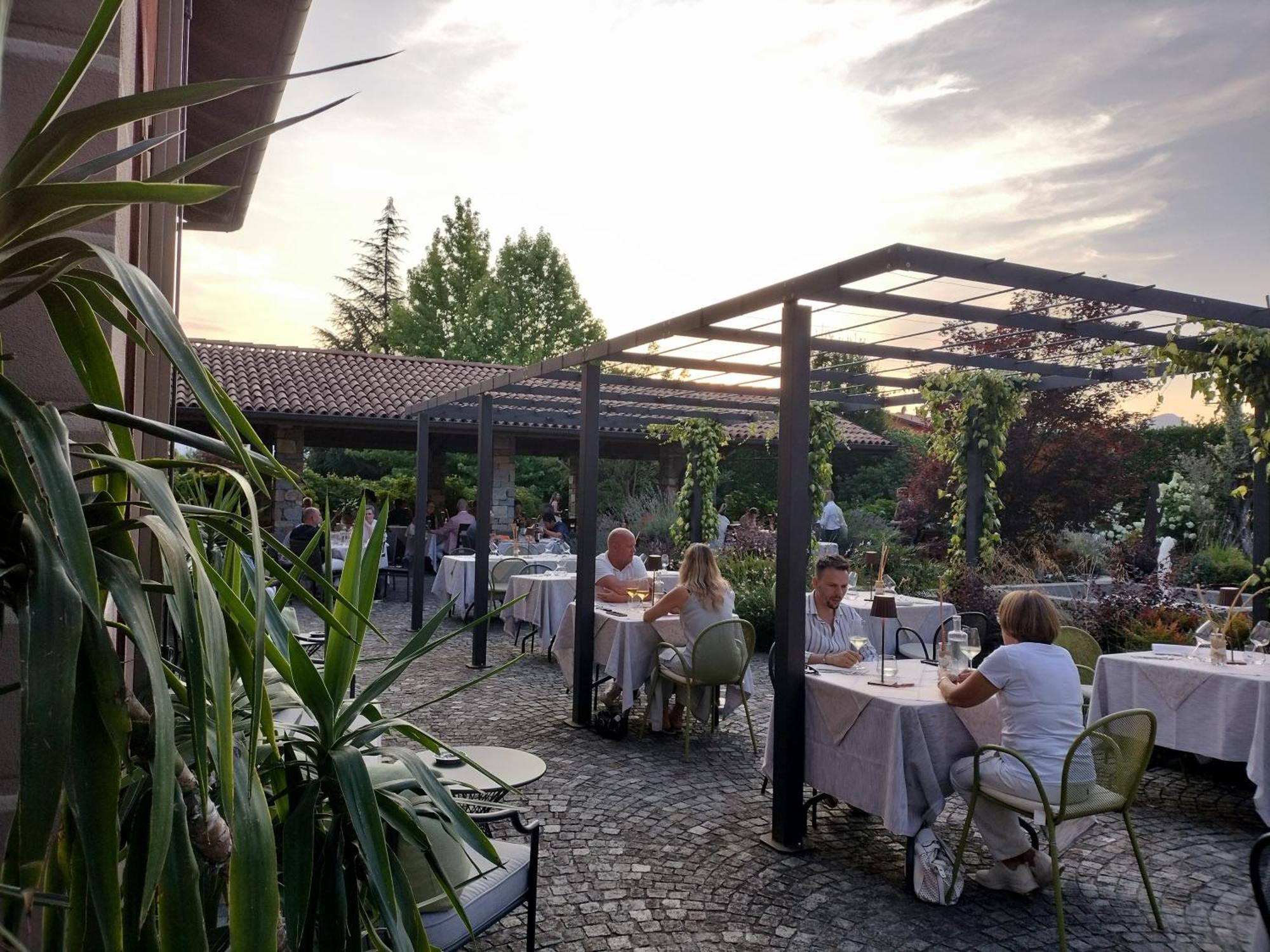 Hotel Cortese Armeno ภายนอก รูปภาพ