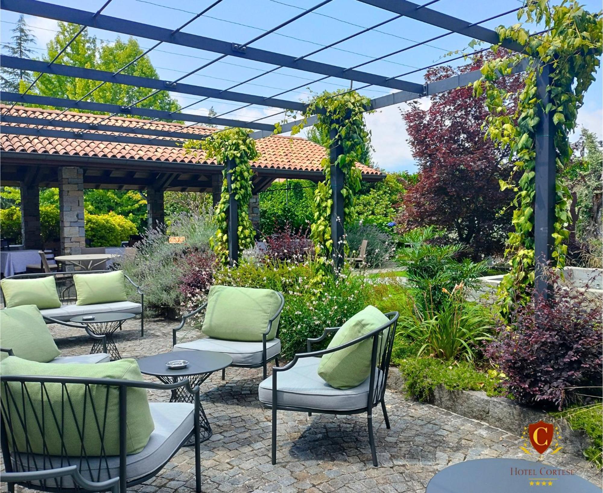 Hotel Cortese Armeno ภายนอก รูปภาพ