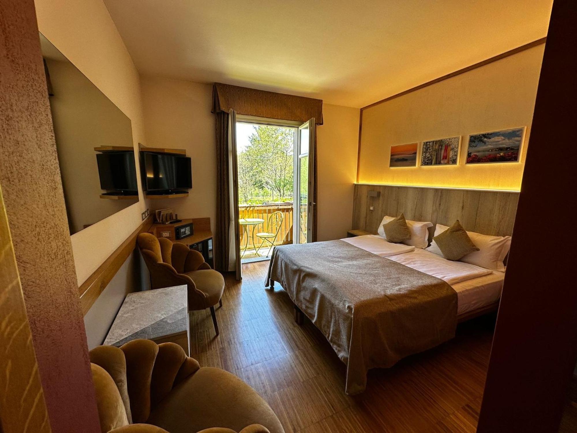 Hotel Cortese Armeno ภายนอก รูปภาพ